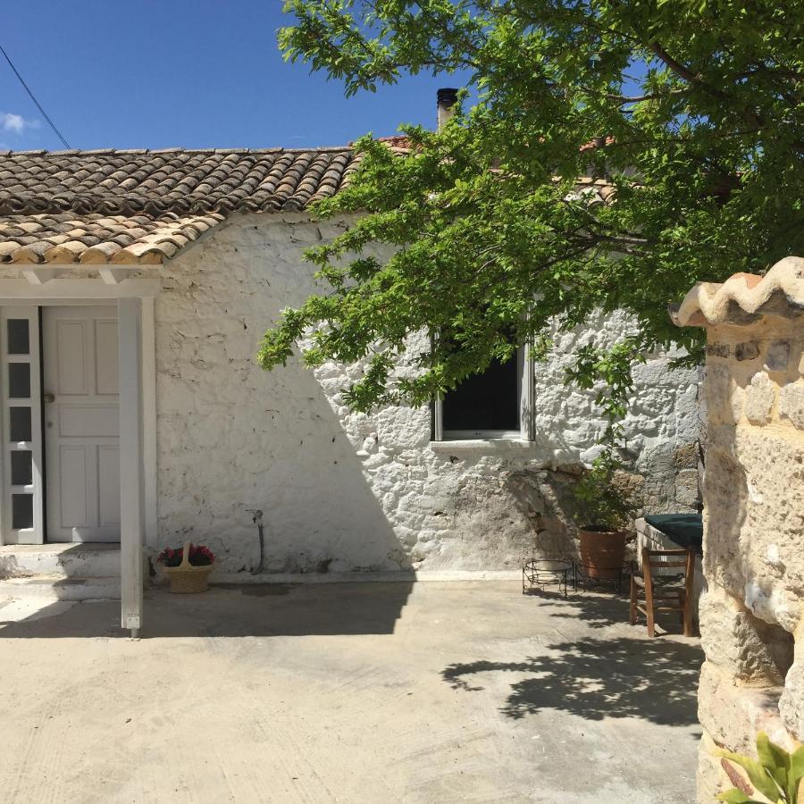 Aνεξάρτητη Παραδοσιακή Πέτρινη Κατοικία Corinth Exteriér fotografie